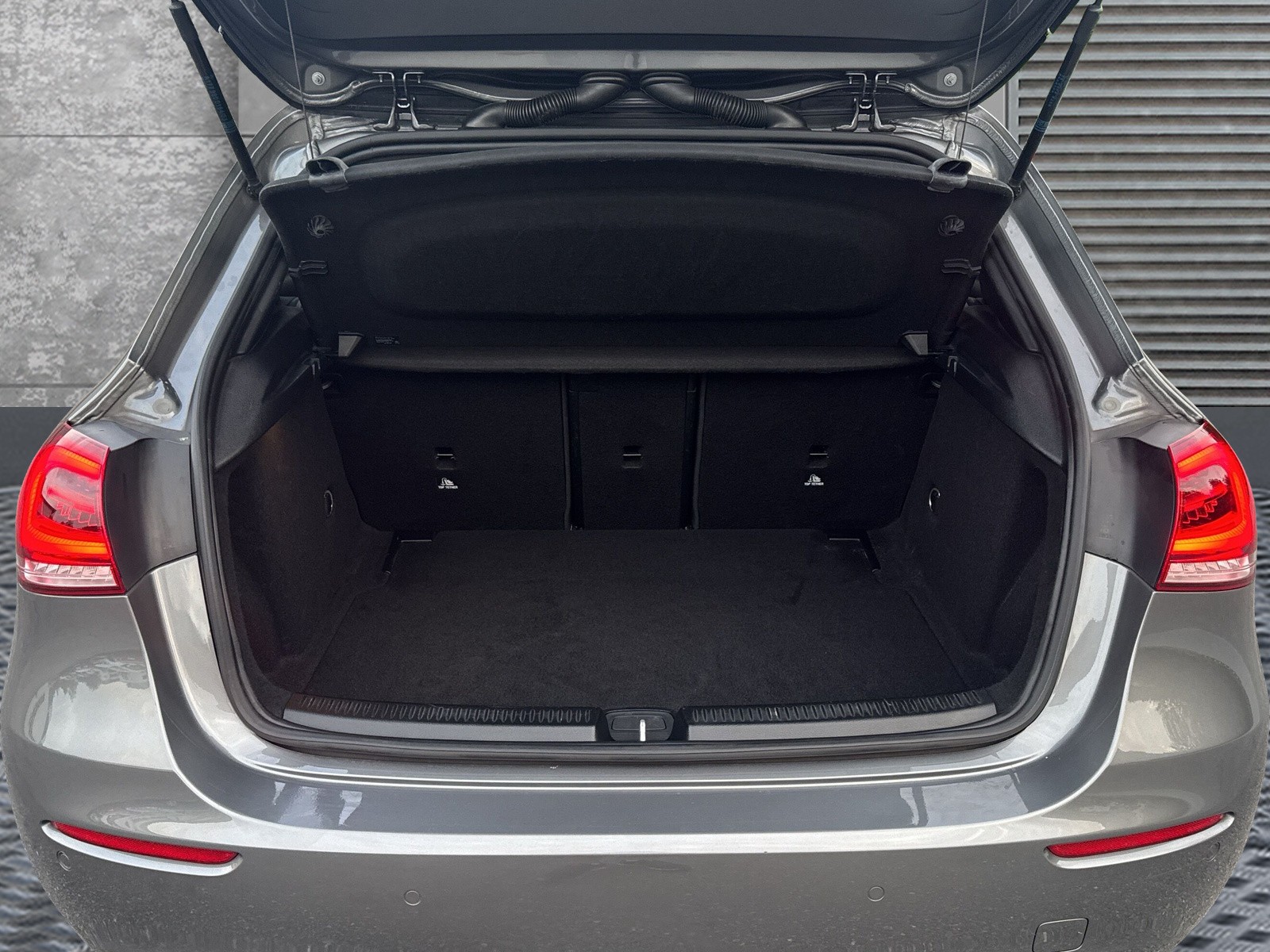 MERCEDES-BENZ A 200 AMG Line 7G-DCT-image-15