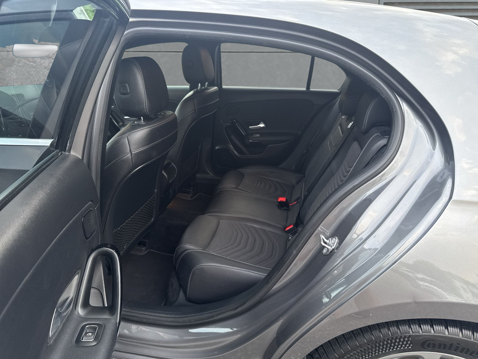MERCEDES-BENZ A 200 AMG Line 7G-DCT-image-10
