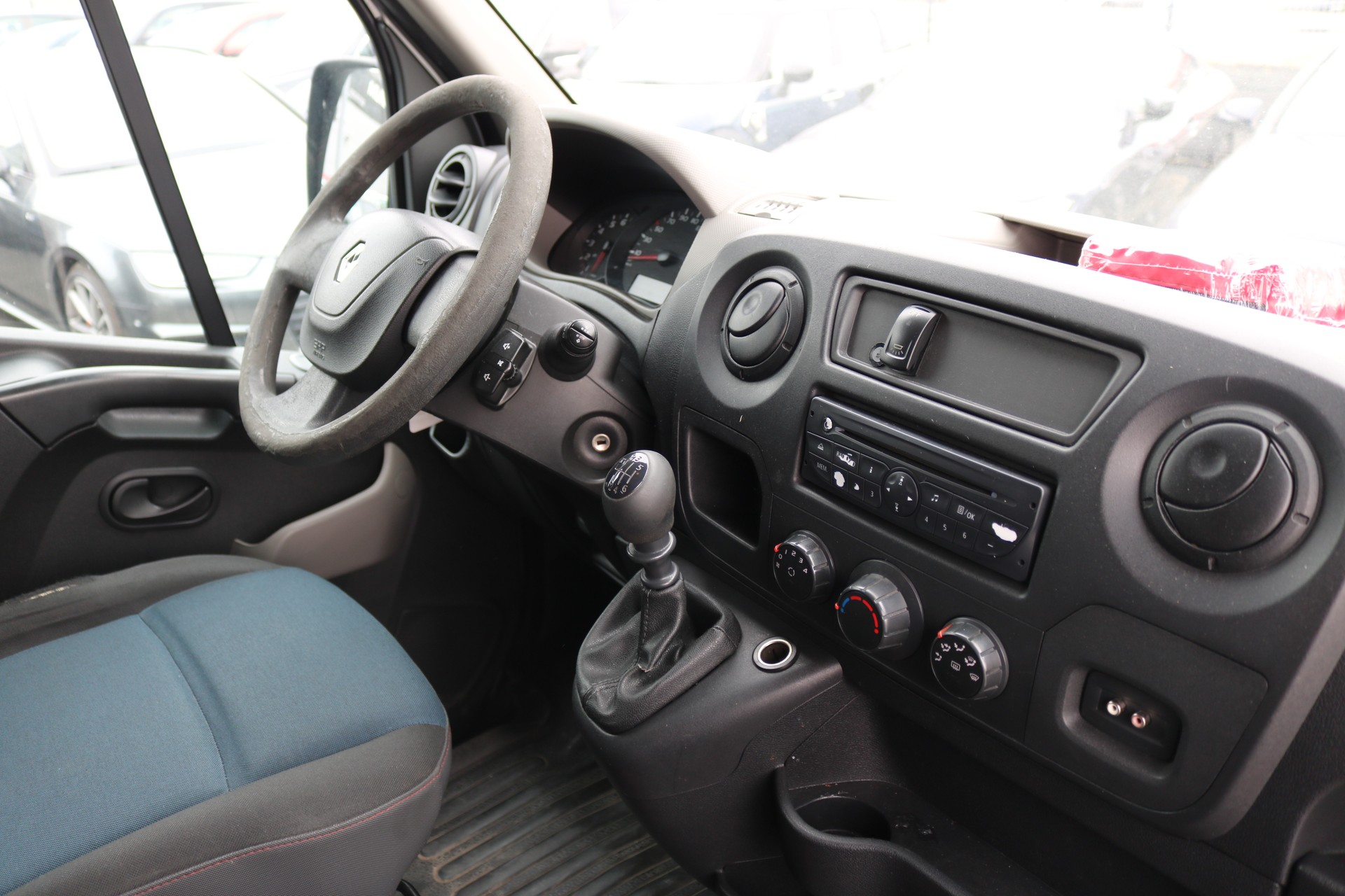 RENAULT Master T39 2.3dCi Minibus 17 L3H2-image-19