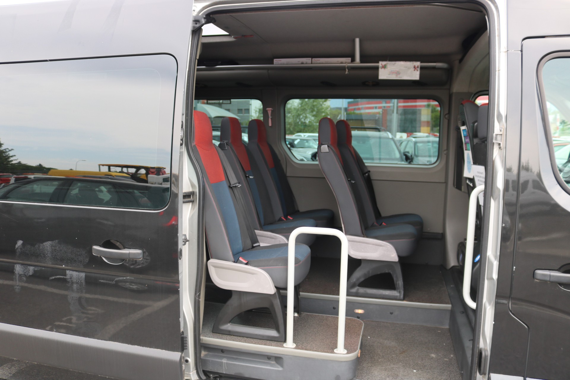RENAULT Master T39 2.3dCi Minibus 17 L3H2-image-12
