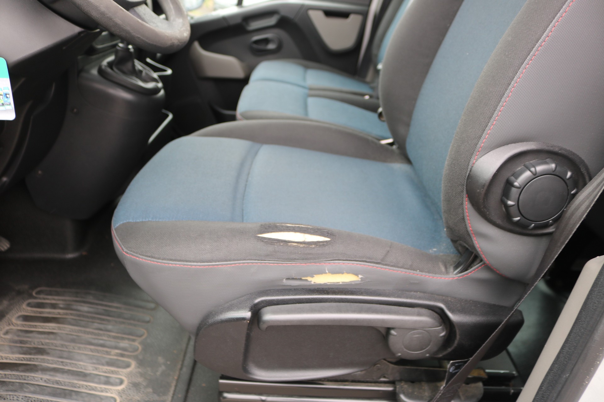 RENAULT Master T39 2.3dCi Minibus 17 L3H2-image-22