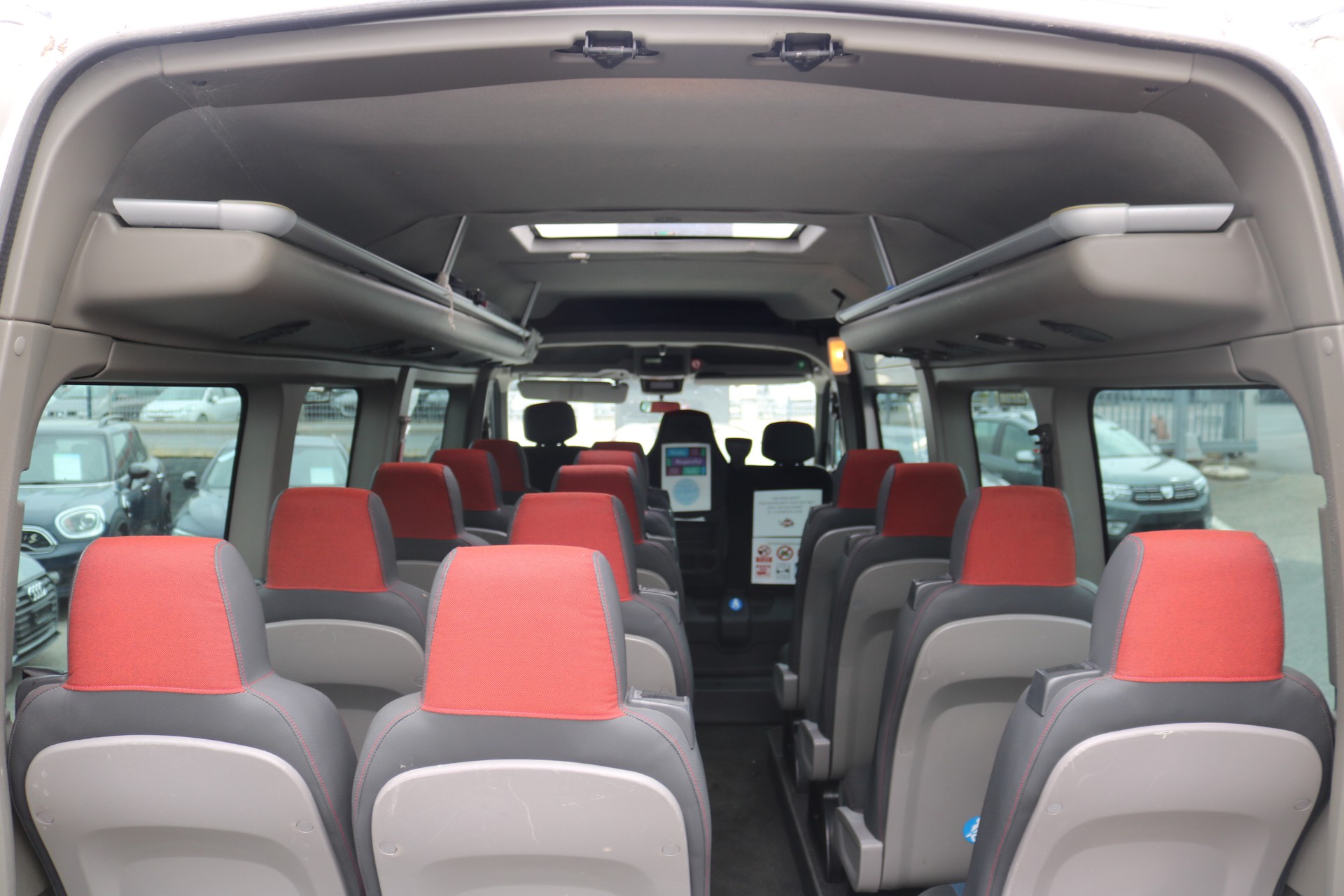 RENAULT Master T39 2.3dCi Minibus 17 L3H2-image-9