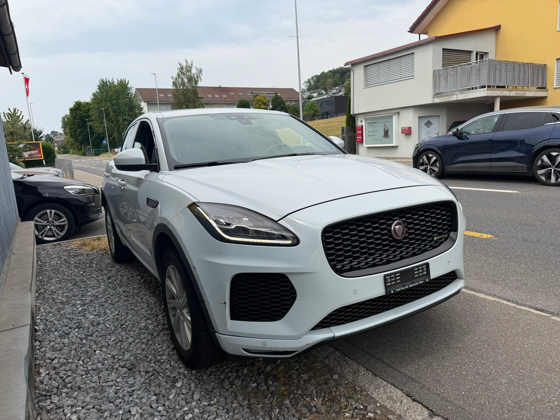 JAGUAR E-Pace 2.0d D180 First Edition AWD Automatik-image-2