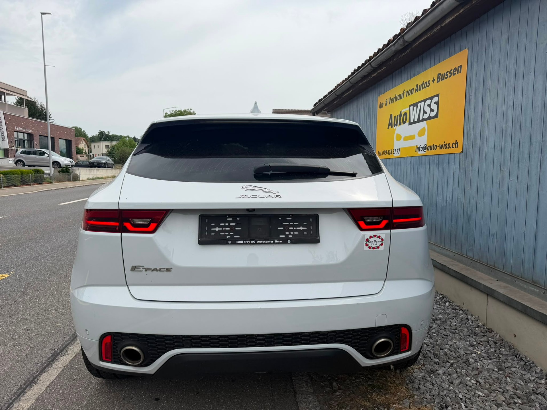 JAGUAR E-Pace 2.0d D180 First Edition AWD Automatik-image-4