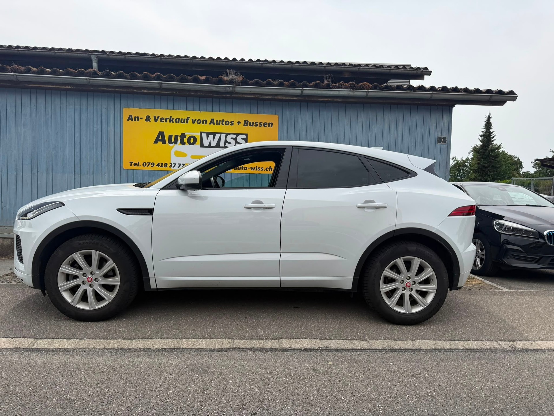 JAGUAR E-Pace 2.0d D180 First Edition AWD Automatik-image-3