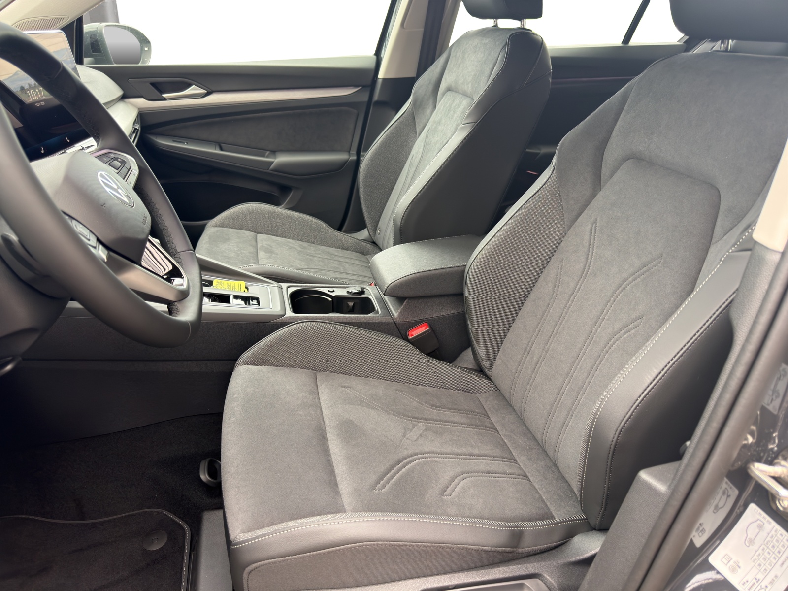 VW Golf 1.5 e TSI mHEV United DSG-image-9