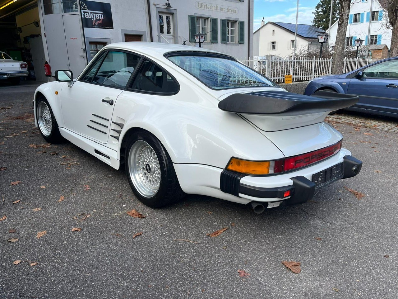 PORSCHE 911 Carrera-image-6