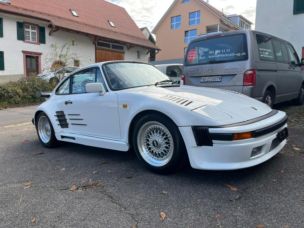 PORSCHE 911 Carrera-showroom-element-1