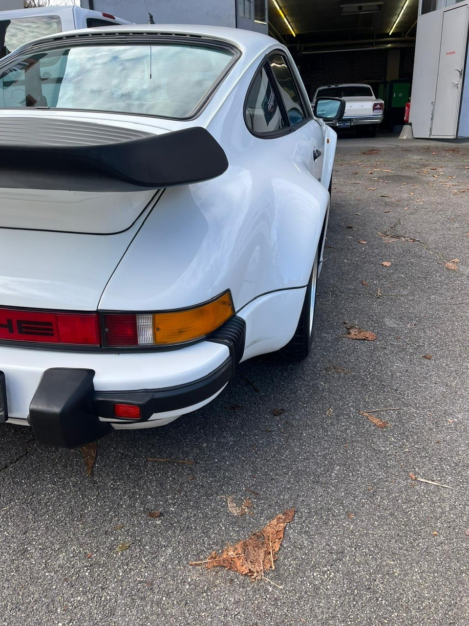 PORSCHE 911 Carrera-image-5