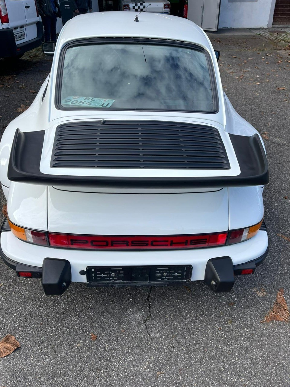 PORSCHE 911 Carrera-image-4