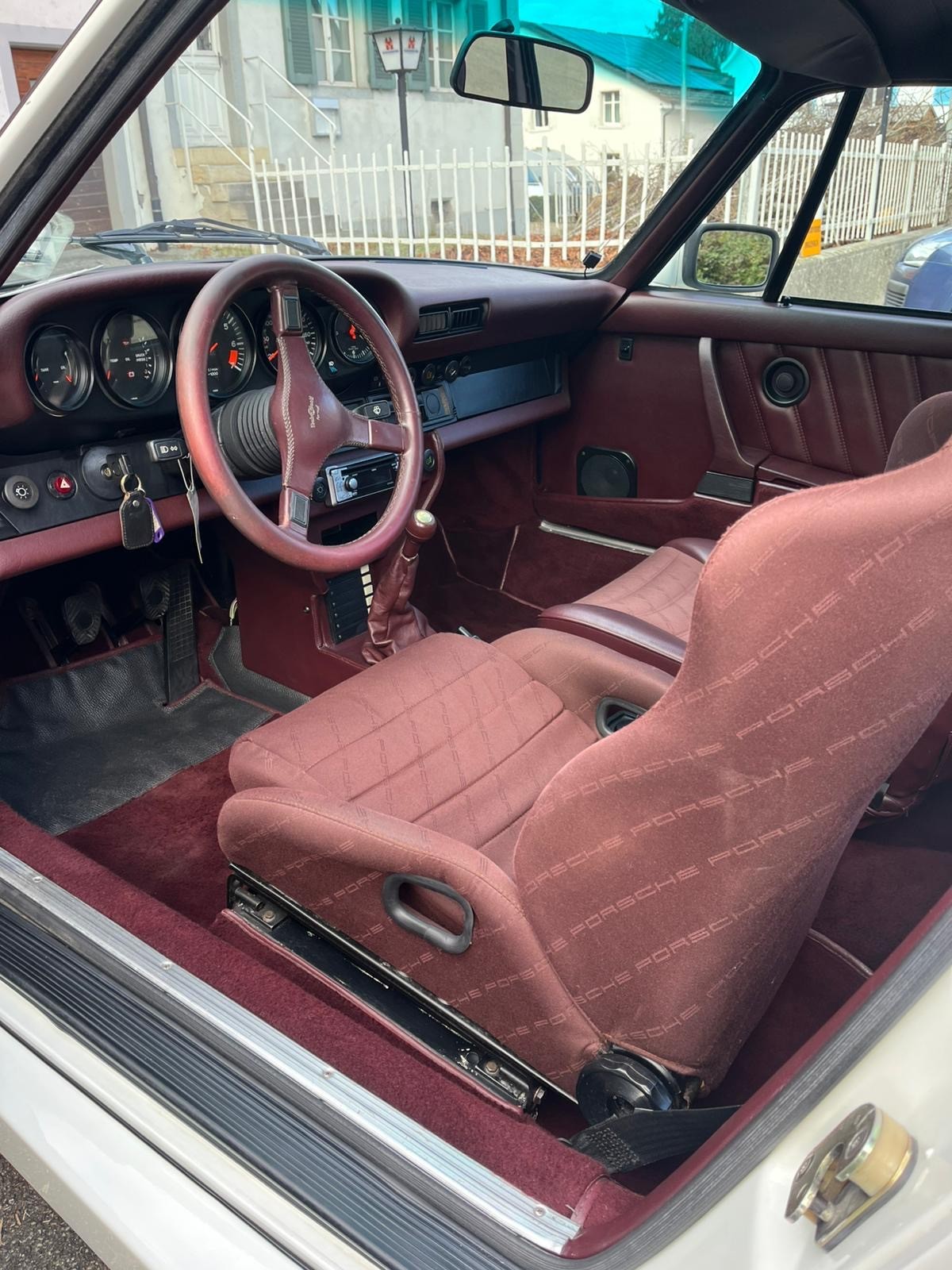 PORSCHE 911 Carrera-image-11