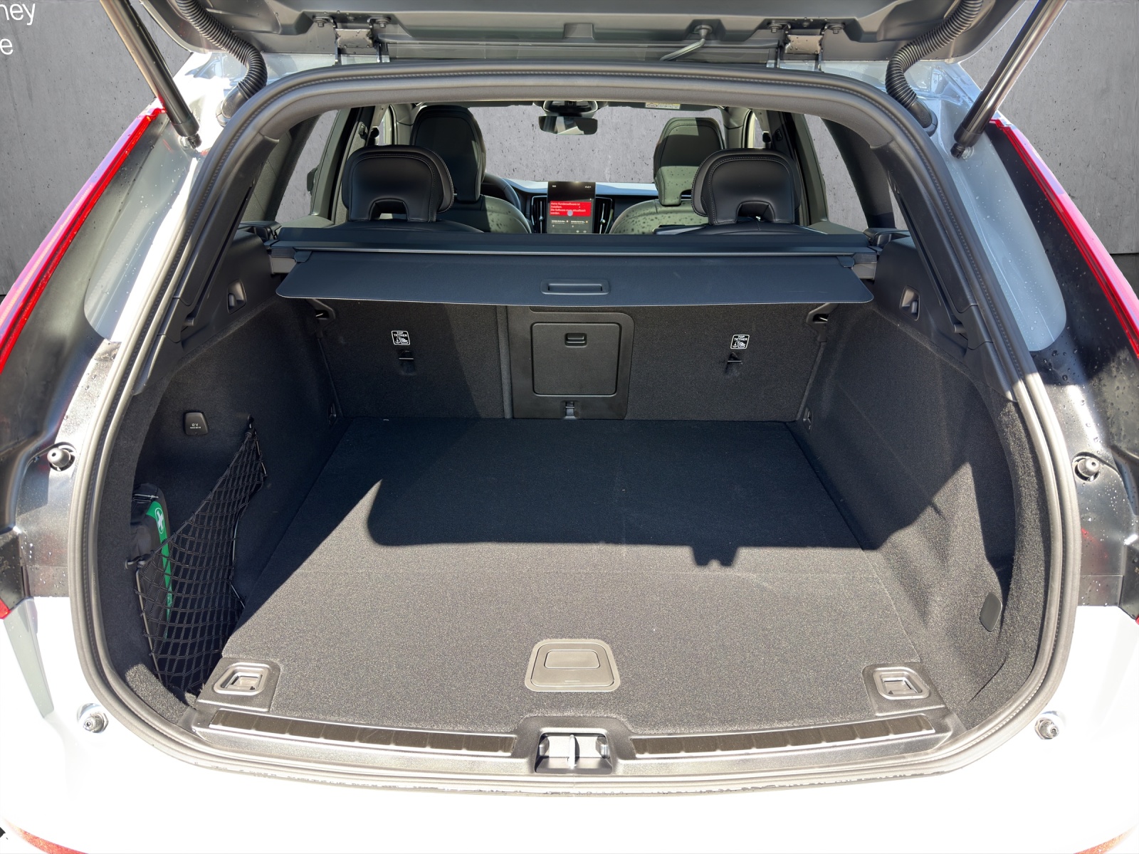 VOLVO XC60 T6 eAWD PluginHybrid Black Edition Geartronic-image-13