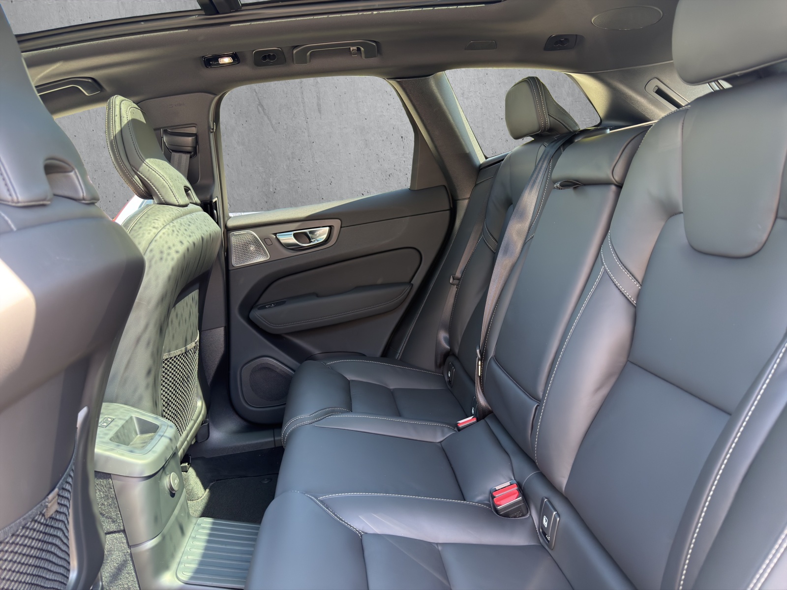 VOLVO XC60 T6 eAWD PluginHybrid Black Edition Geartronic-image-12