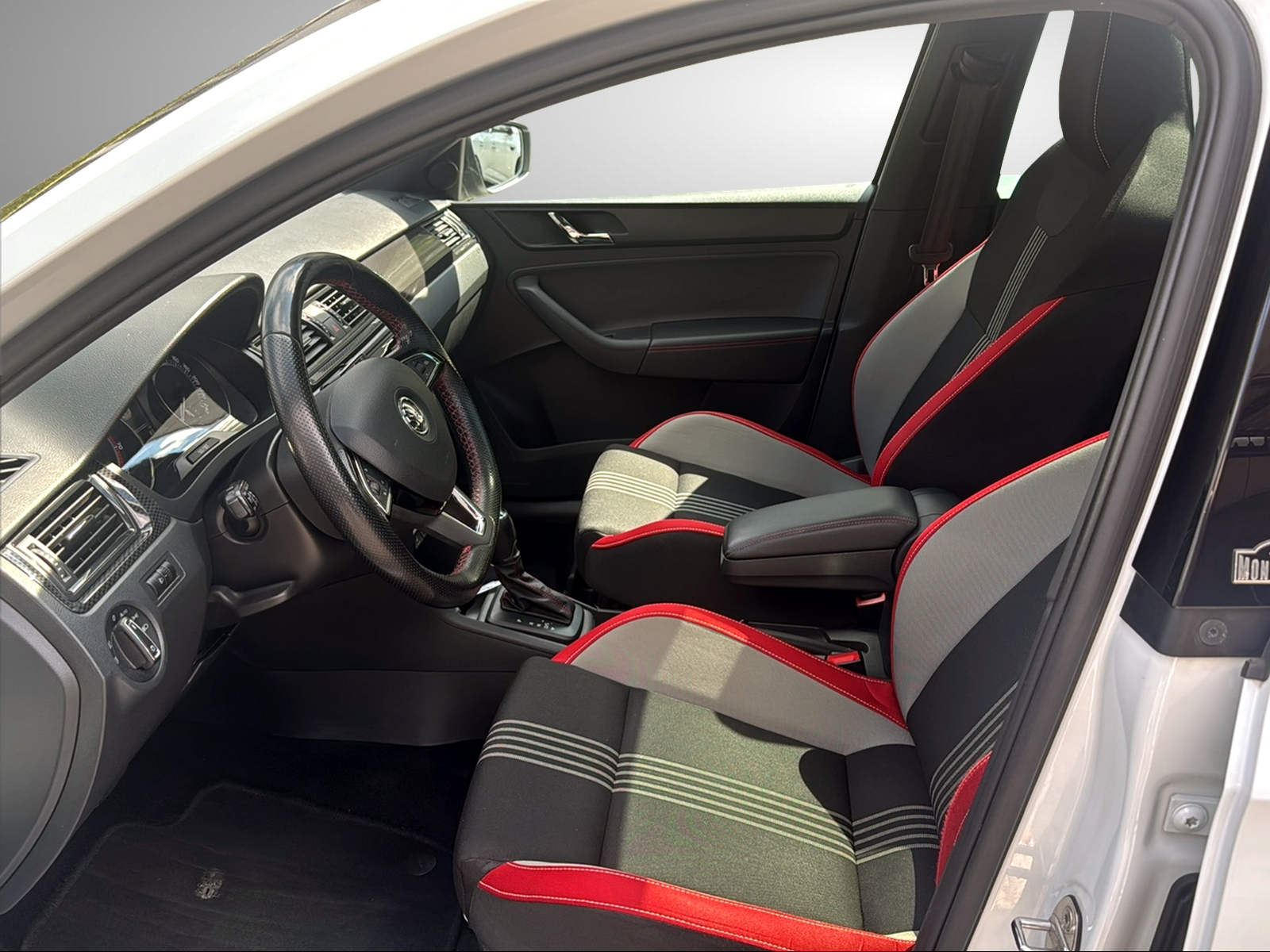 SKODA Rapid Spaceback 1.4 TSI Monte Carlo DSG-image-18
