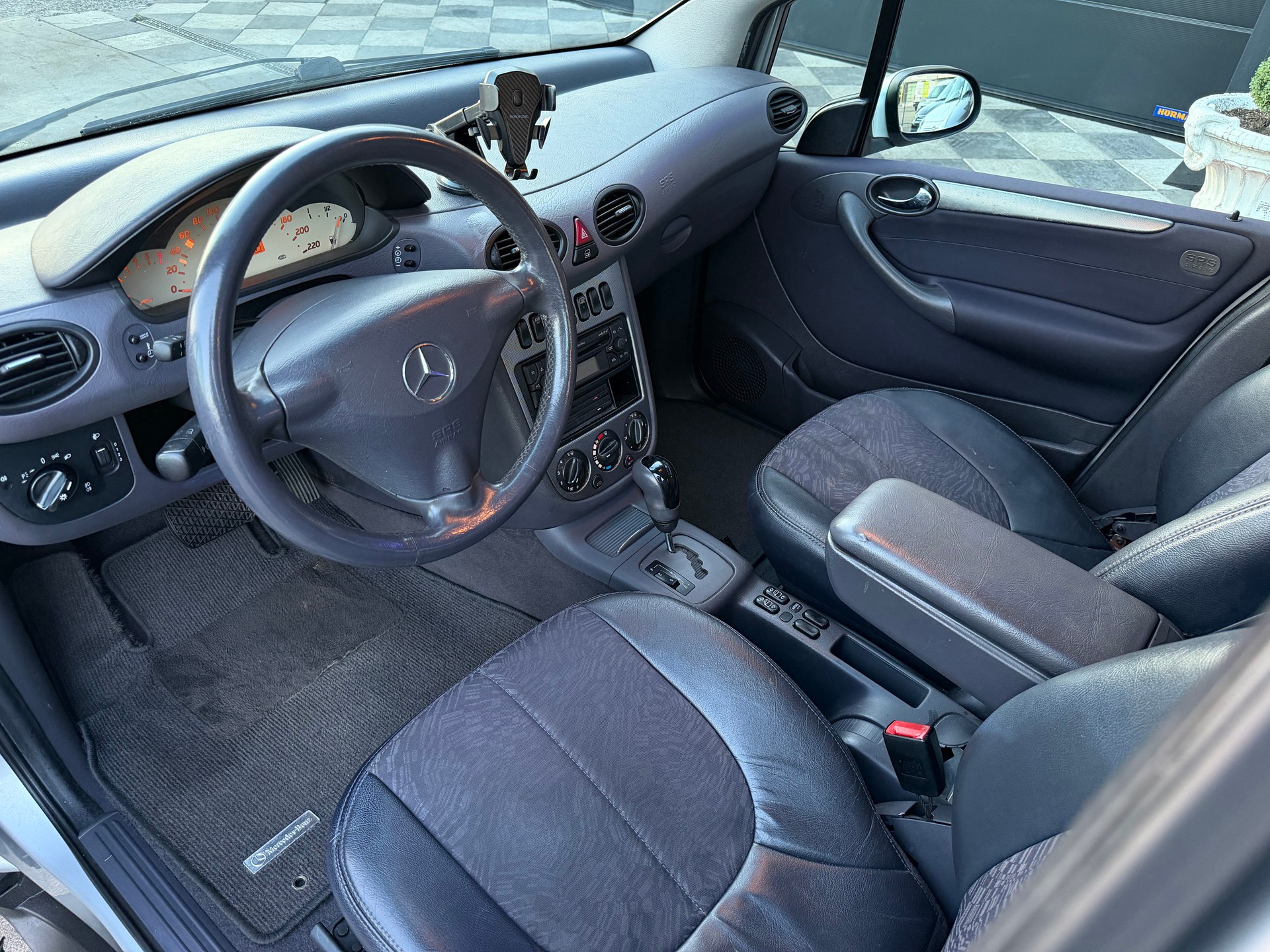 MERCEDES-BENZ A 160 Avantgarde-image-9