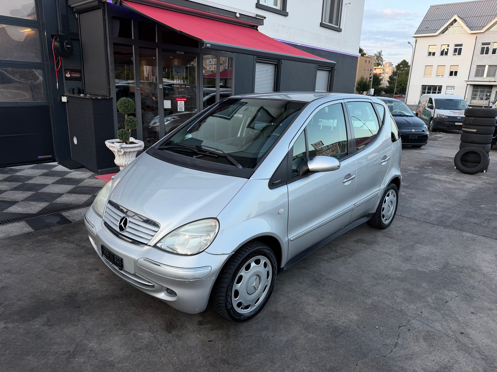 MERCEDES-BENZ A 160 Avantgarde-showroom-element-3