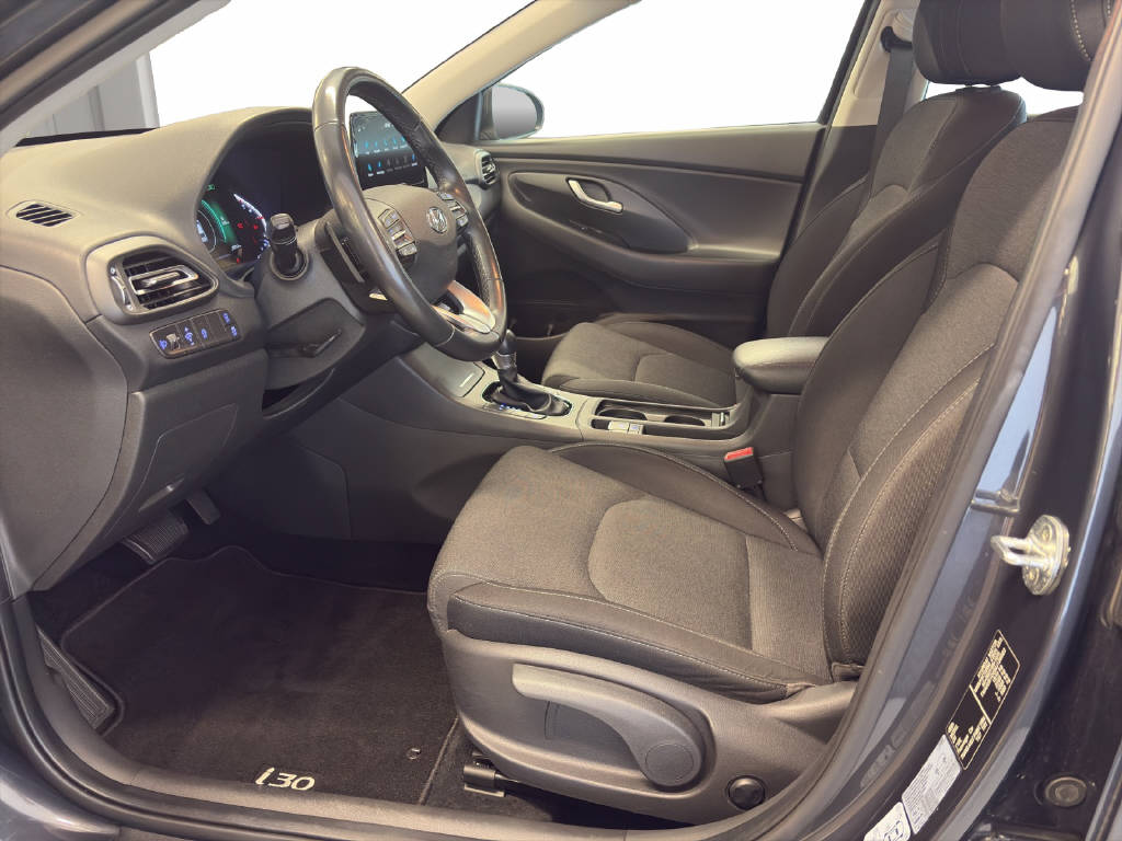 HYUNDAI i30 1.5 T-GDi Amplia-image-3