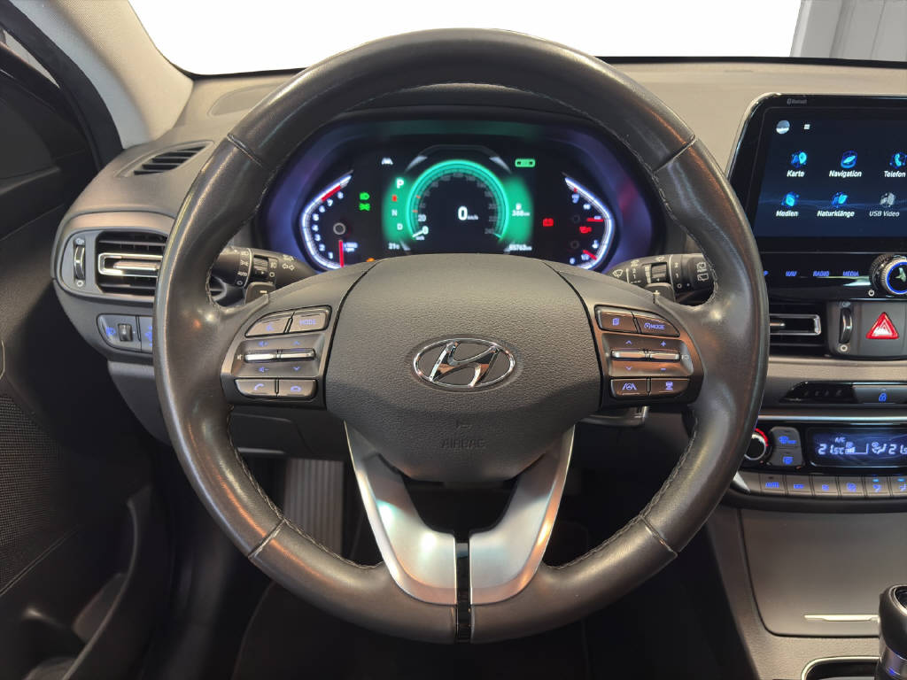 HYUNDAI i30 1.5 T-GDi Amplia-image-8