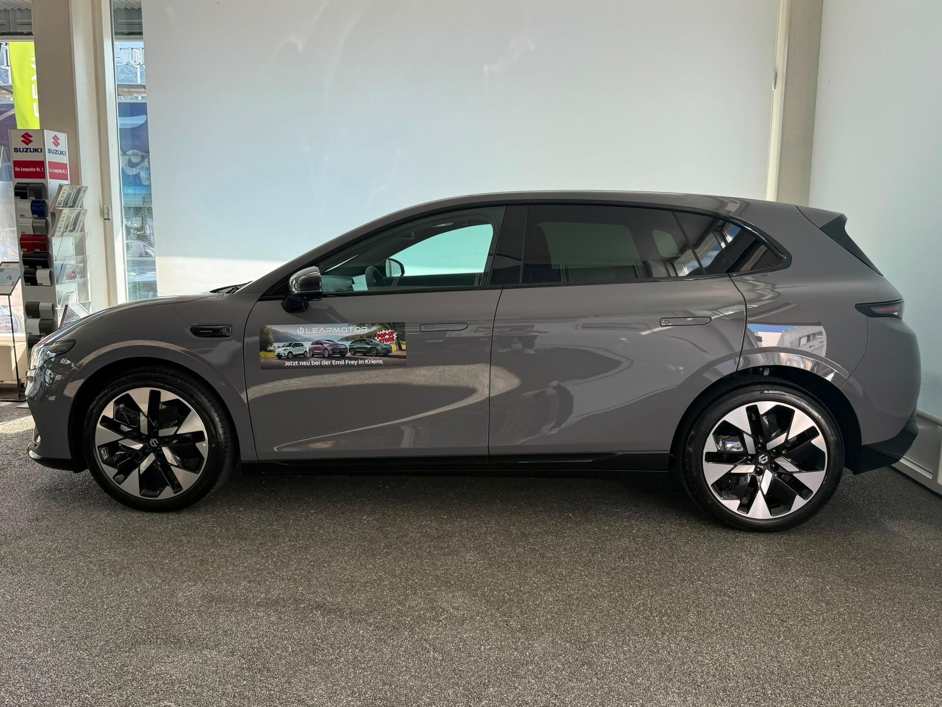 LEAPMOTOR B05 EV-image-2
