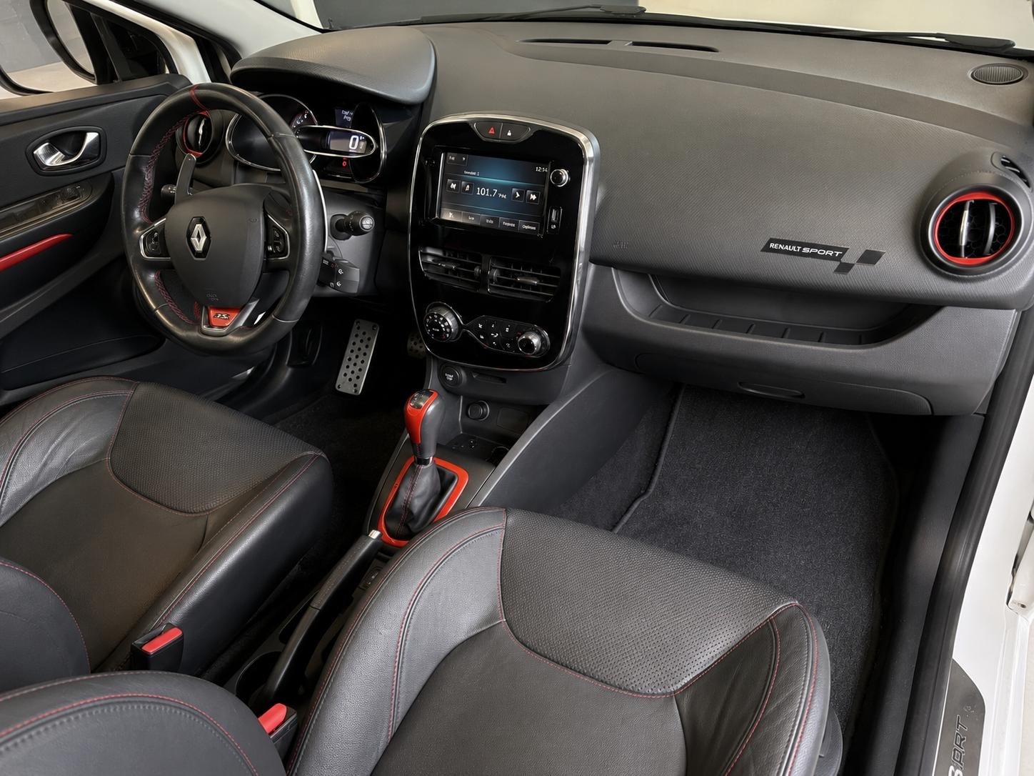RENAULT Clio 1.6 T RS 200 EDC-image-11