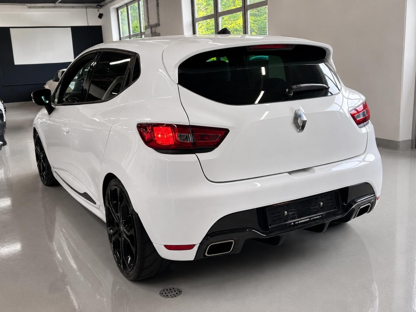 RENAULT Clio 1.6 T RS 200 EDC-image-9