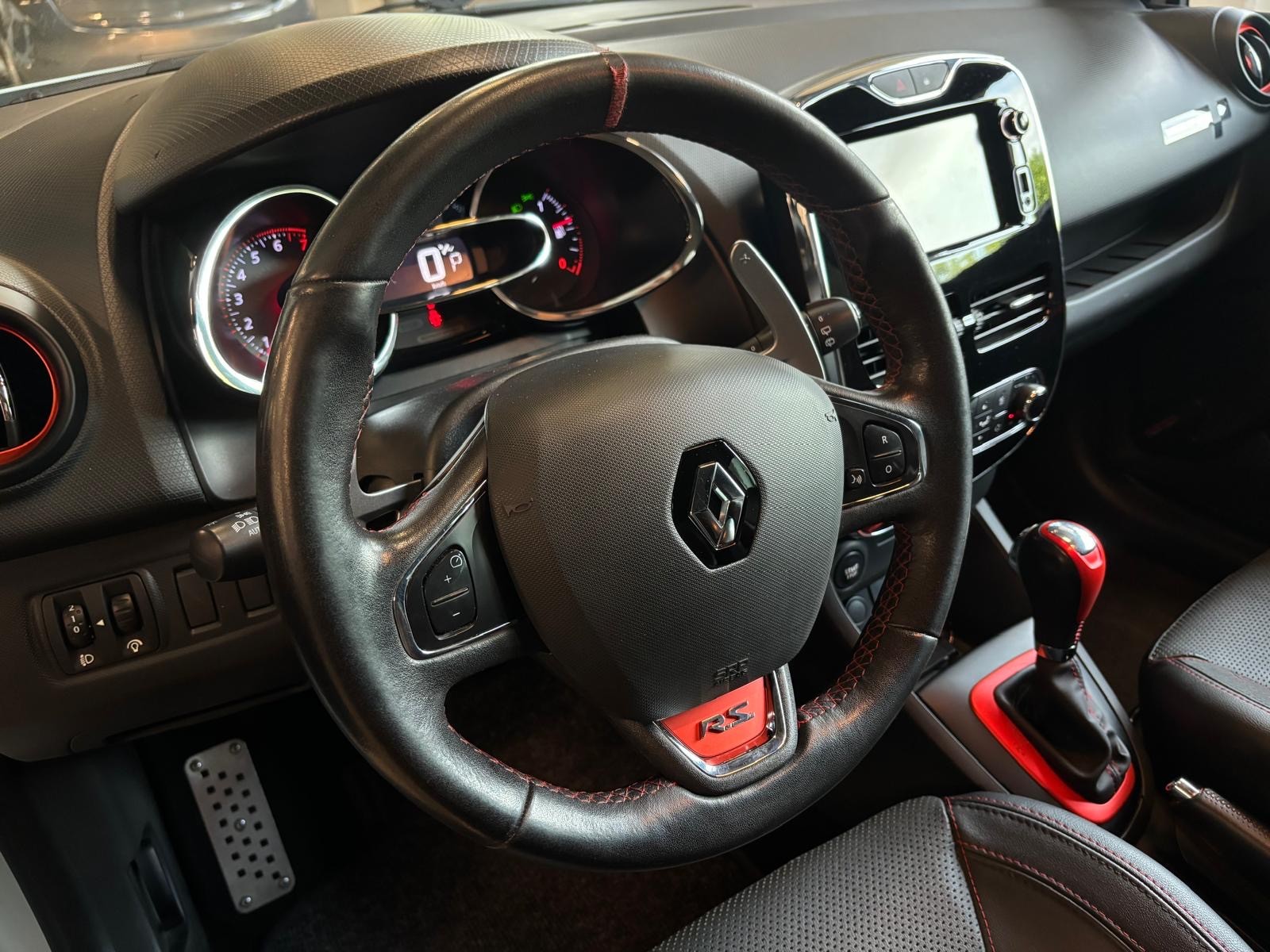 RENAULT Clio 1.6 T RS 200 EDC-image-14