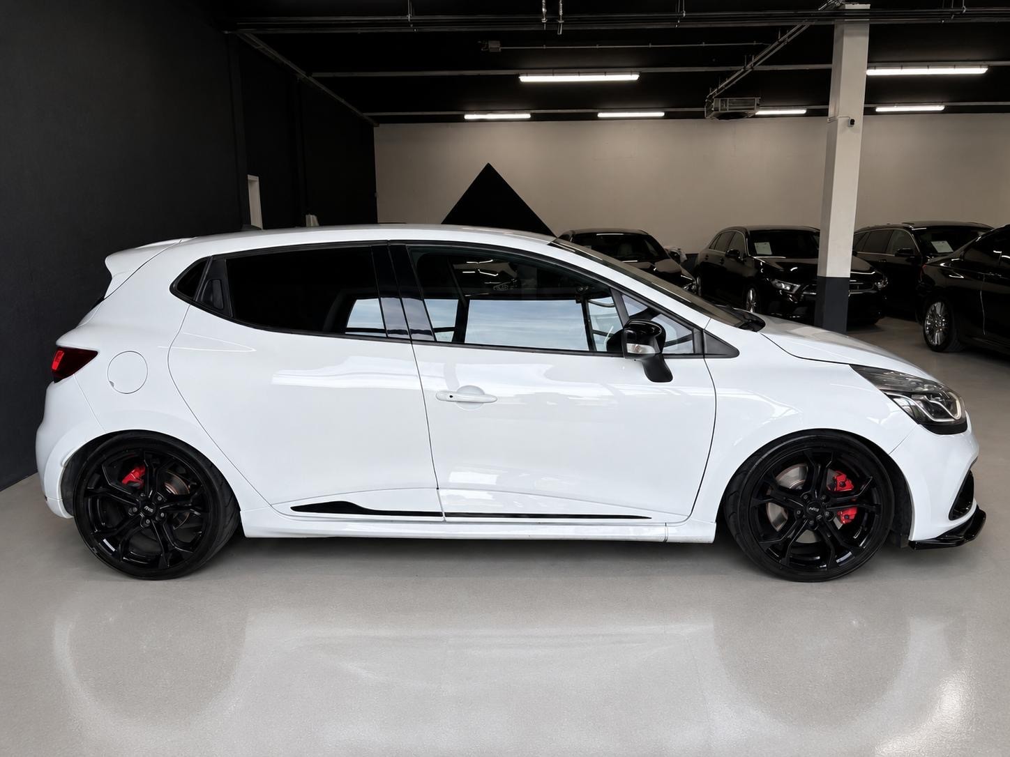 RENAULT Clio 1.6 T RS 200 EDC-image-8