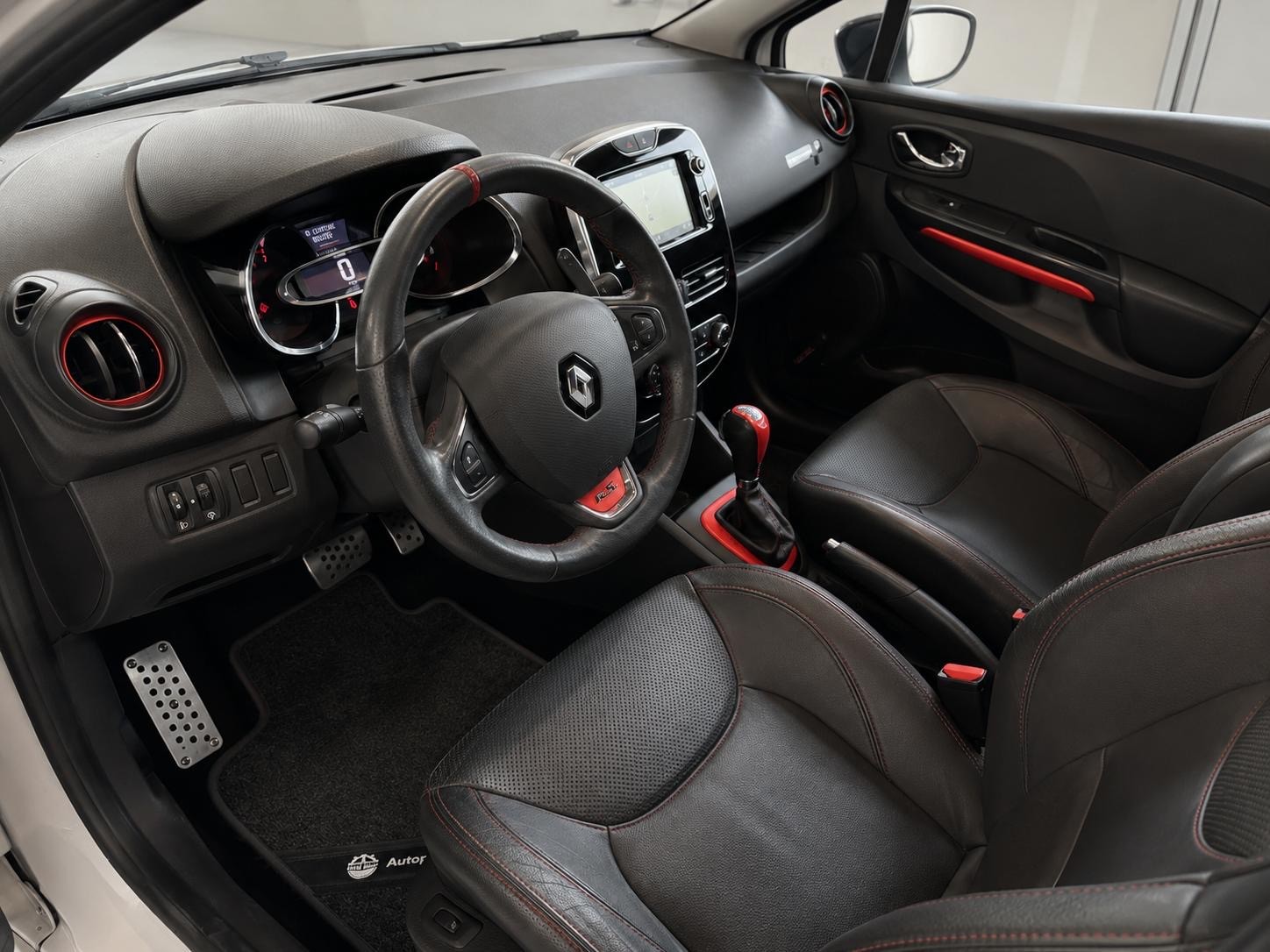 RENAULT Clio 1.6 T RS 200 EDC-image-12