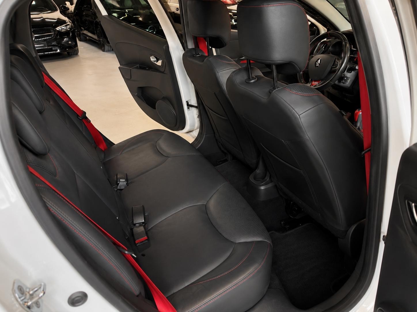 RENAULT Clio 1.6 T RS 200 EDC-image-15