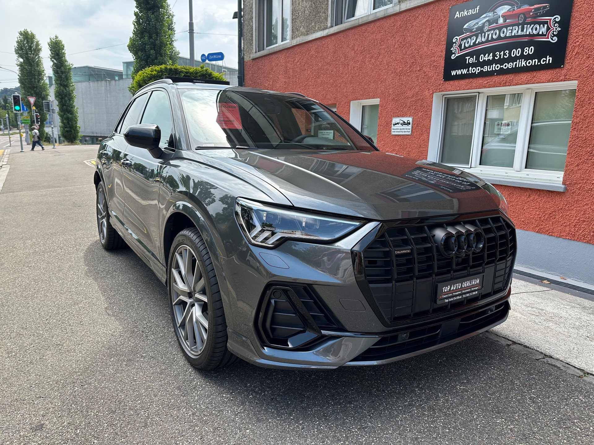 AUDI Q3 40 TFSI S line quattro S-tronic-image-4