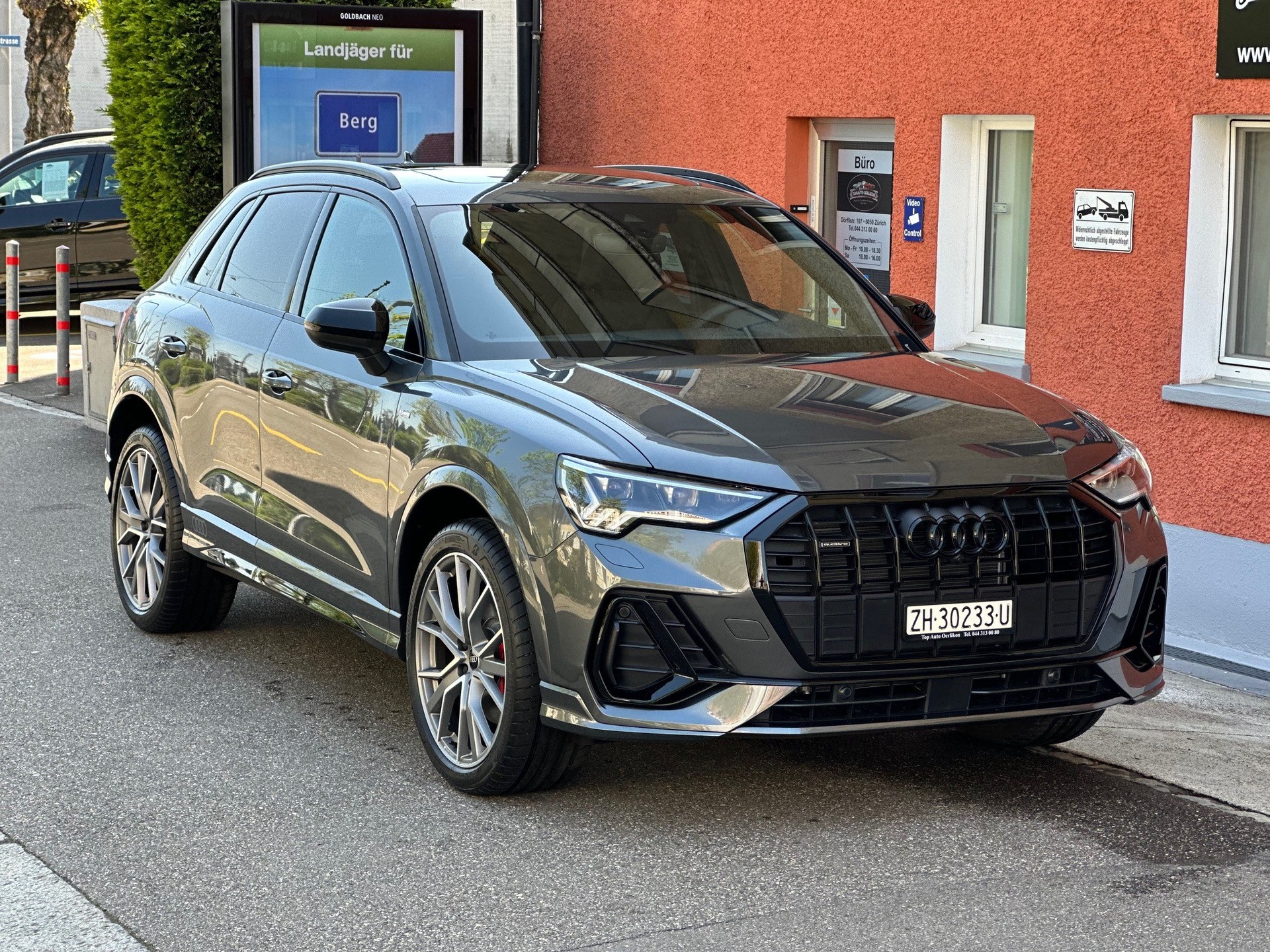 AUDI Q3 40 TFSI S line quattro S-tronic-image-9
