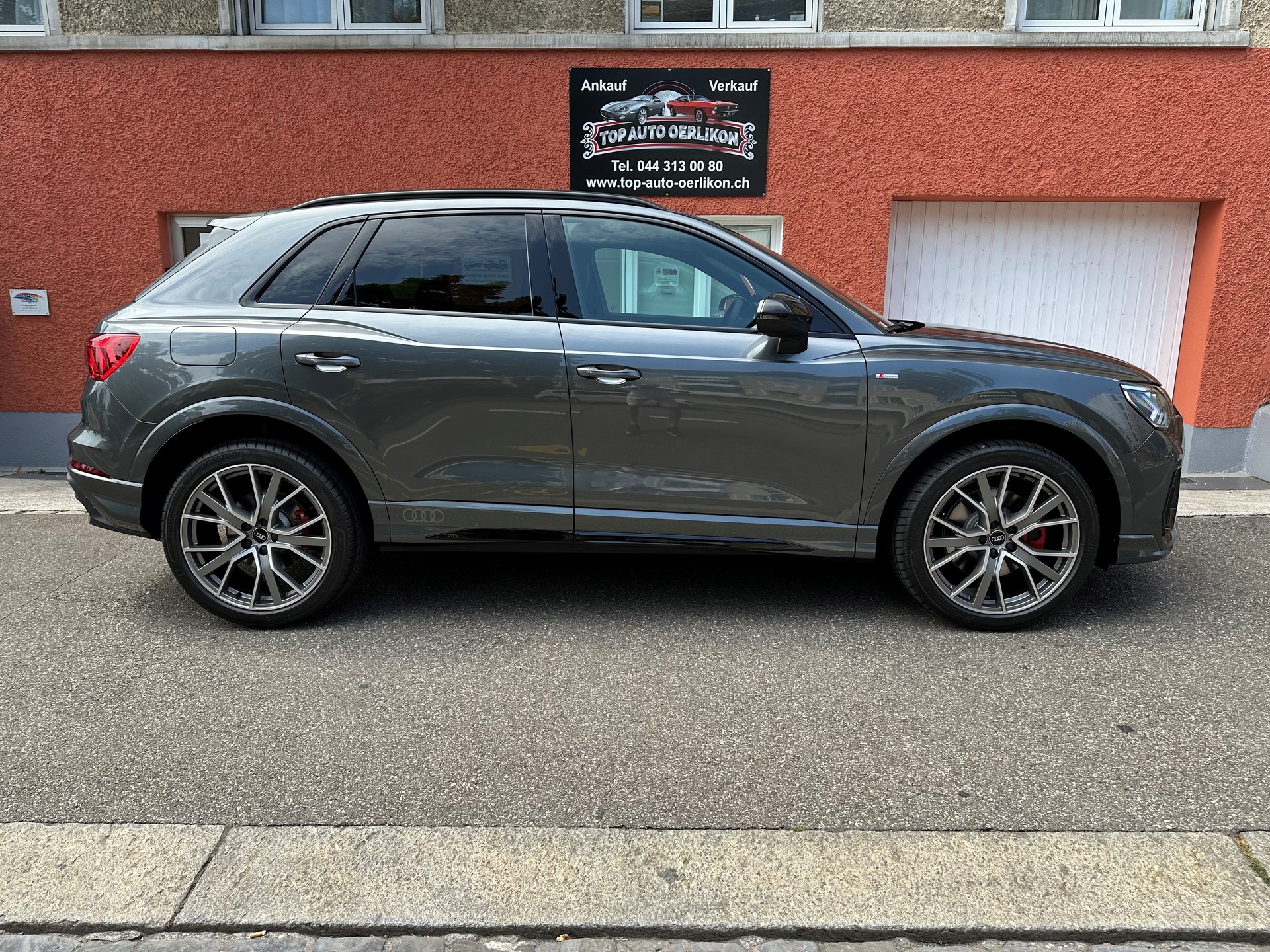 AUDI Q3 40 TFSI S line quattro S-tronic-image-3