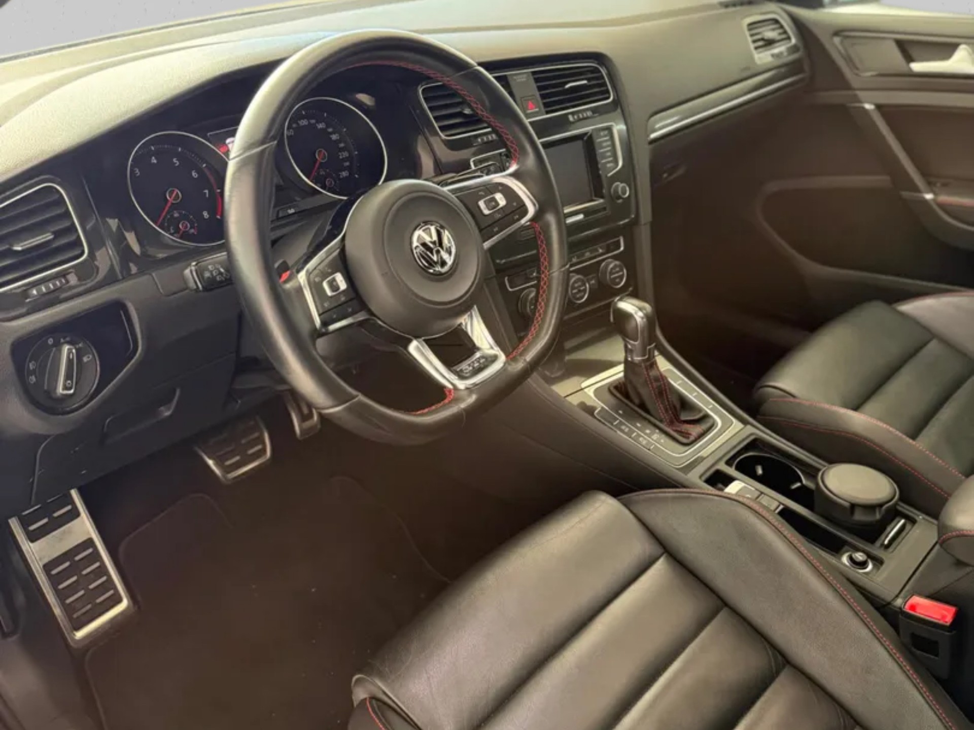 VW Golf 2.0 TSI GTI DSG-image-9