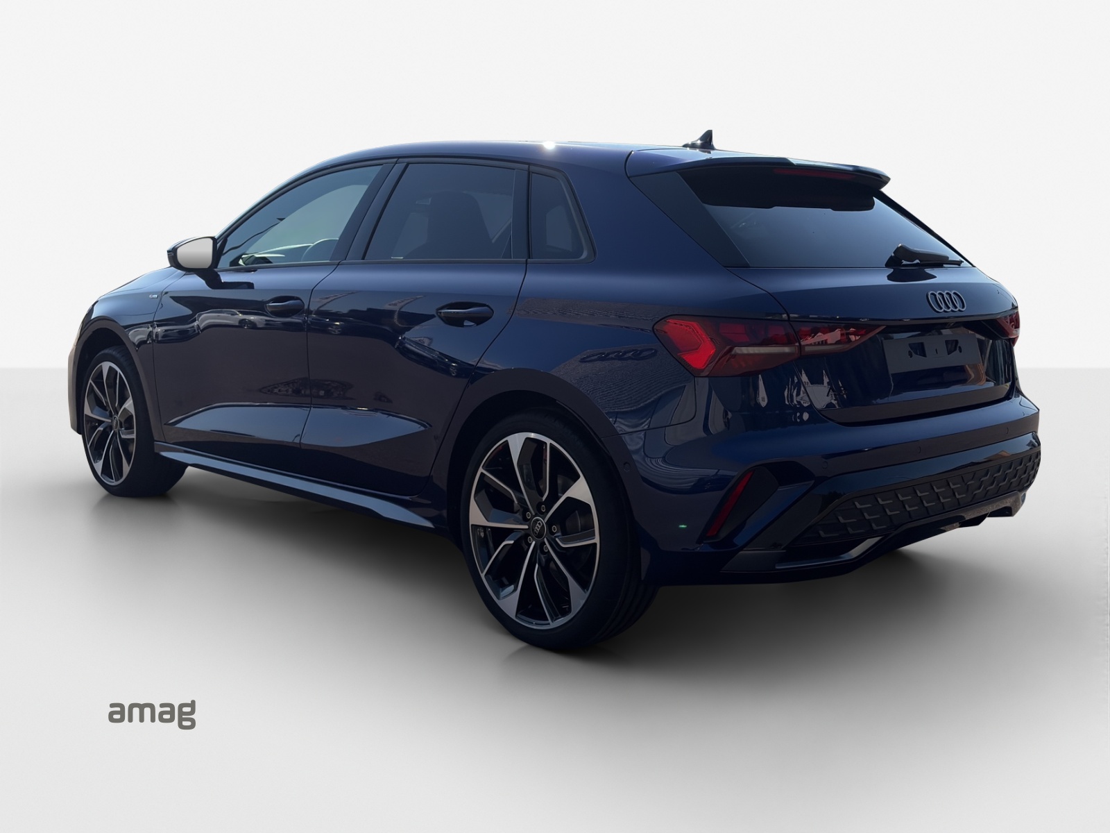 AUDI A3 Sportback TFSI 110 kW S line Attraction S tronic-image-2