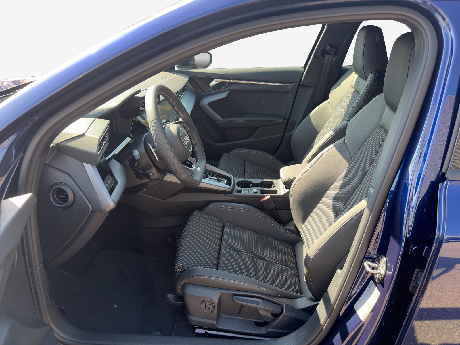 AUDI A3 Sportback TFSI 110 kW S line Attraction S tronic-image-7