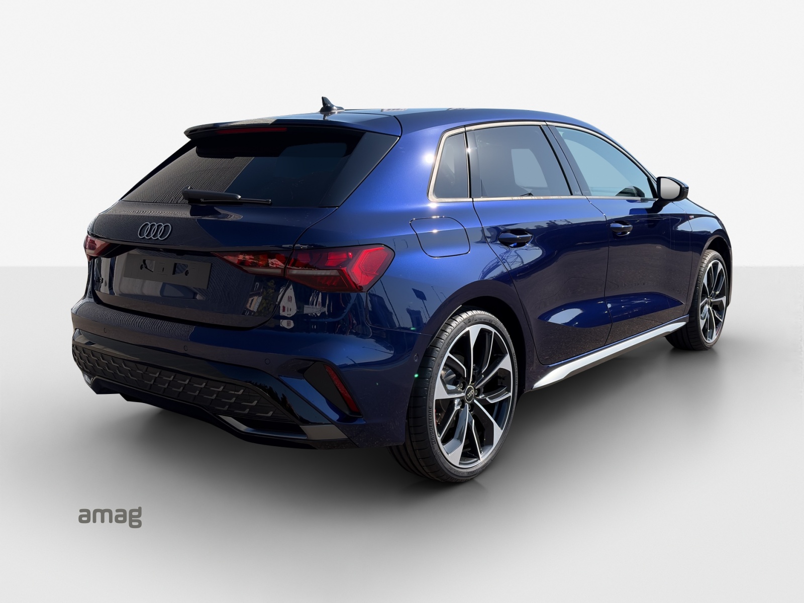 AUDI A3 Sportback TFSI 110 kW S line Attraction S tronic-image-4