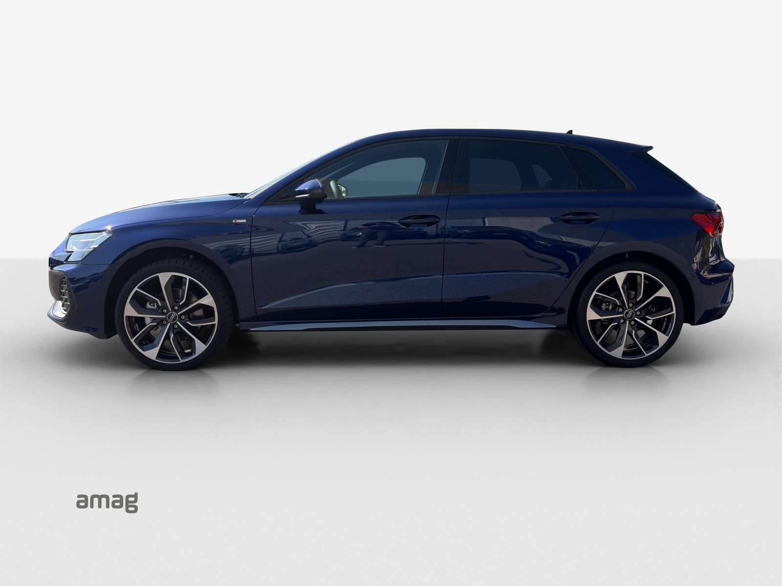 AUDI A3 Sportback TFSI 110 kW S line Attraction S tronic-image-1