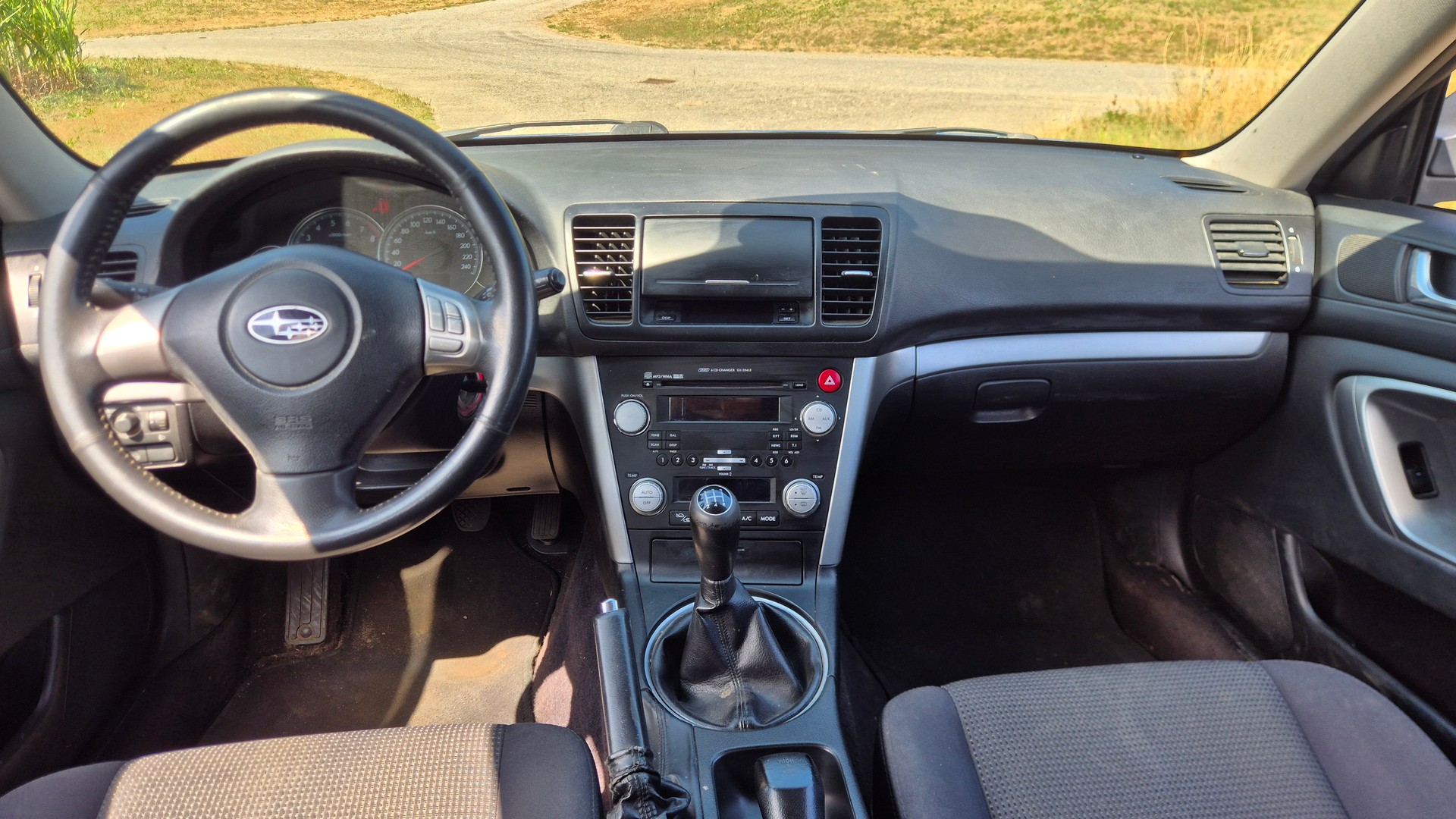 SUBARU Legacy 2.0R AWD Swiss-image-6