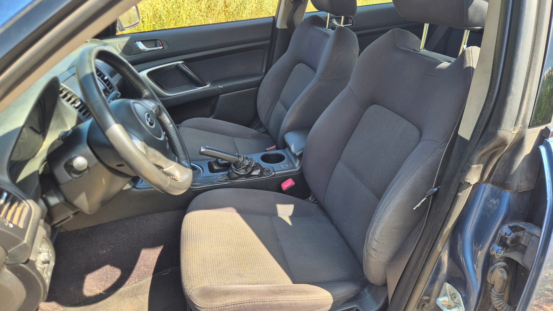 SUBARU Legacy 2.0R AWD Swiss-image-4