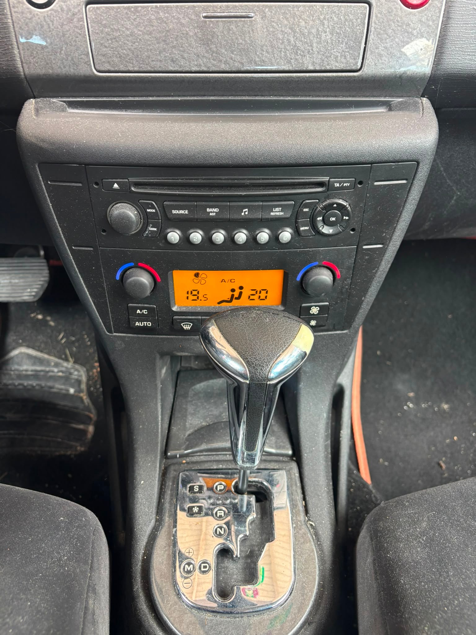 CITROEN C4 Berline 2.0i 16V VTR Automatic-image-4
