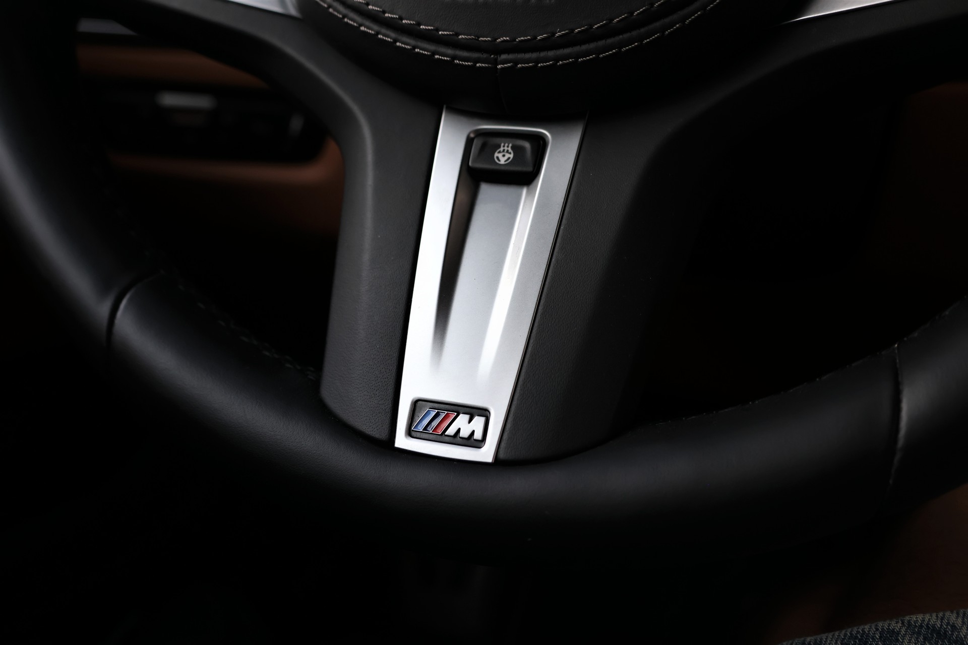 BMW M850i xDrive Steptronic (CH) *Individual Cognac*-image-29