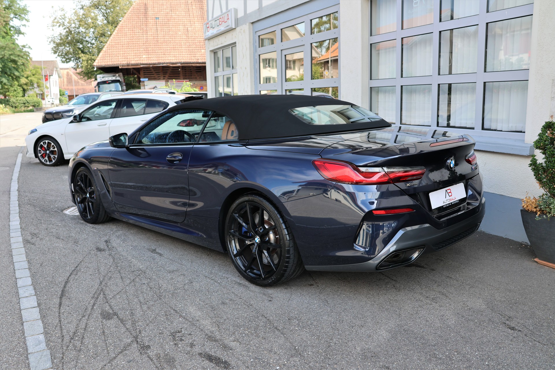 BMW M850i xDrive Steptronic (CH) *Individual Cognac*-image-5