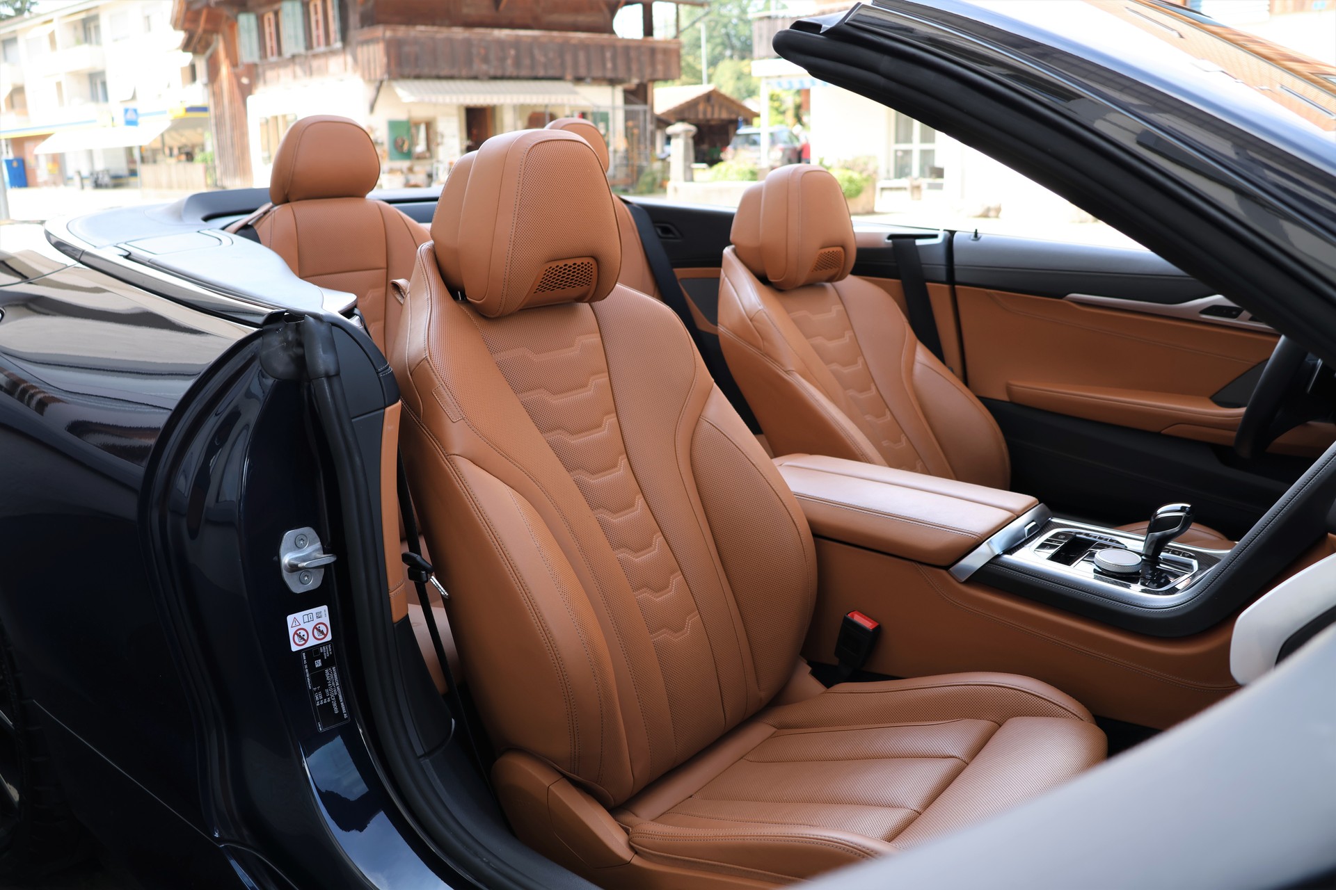 BMW M850i xDrive Steptronic (CH) *Individual Cognac*-image-22