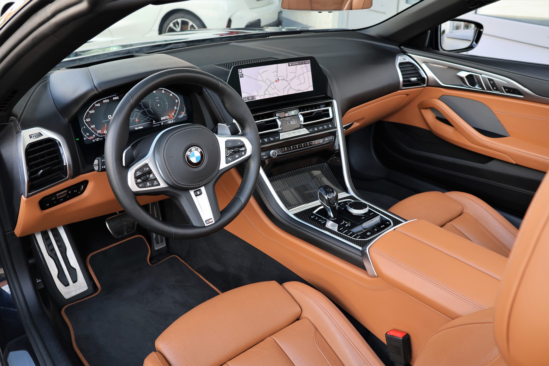 BMW M850i xDrive Steptronic (CH) *Individual Cognac*-image-15