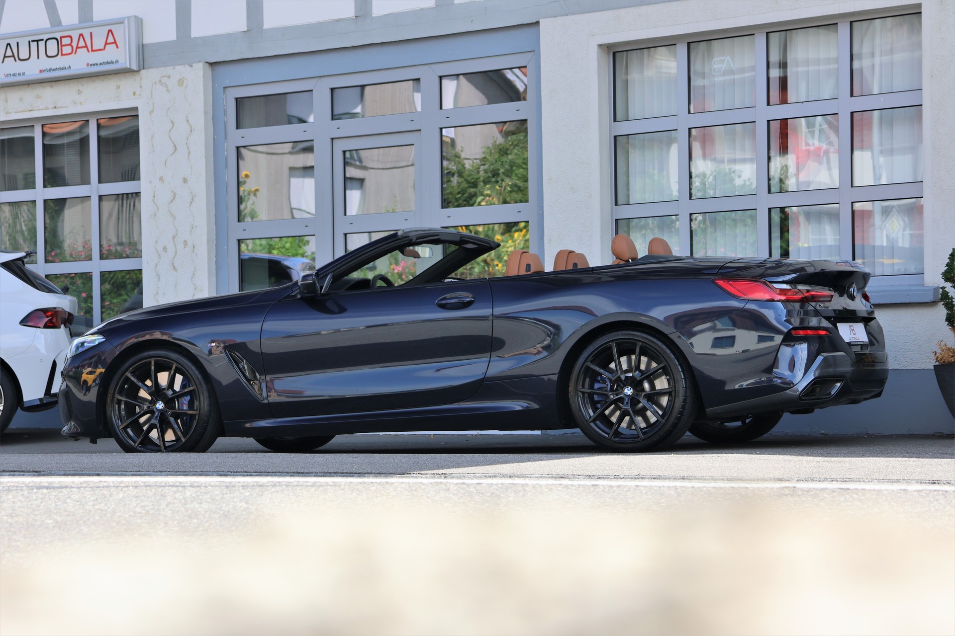 BMW M850i xDrive Steptronic (CH) *Individual Cognac*-image-9