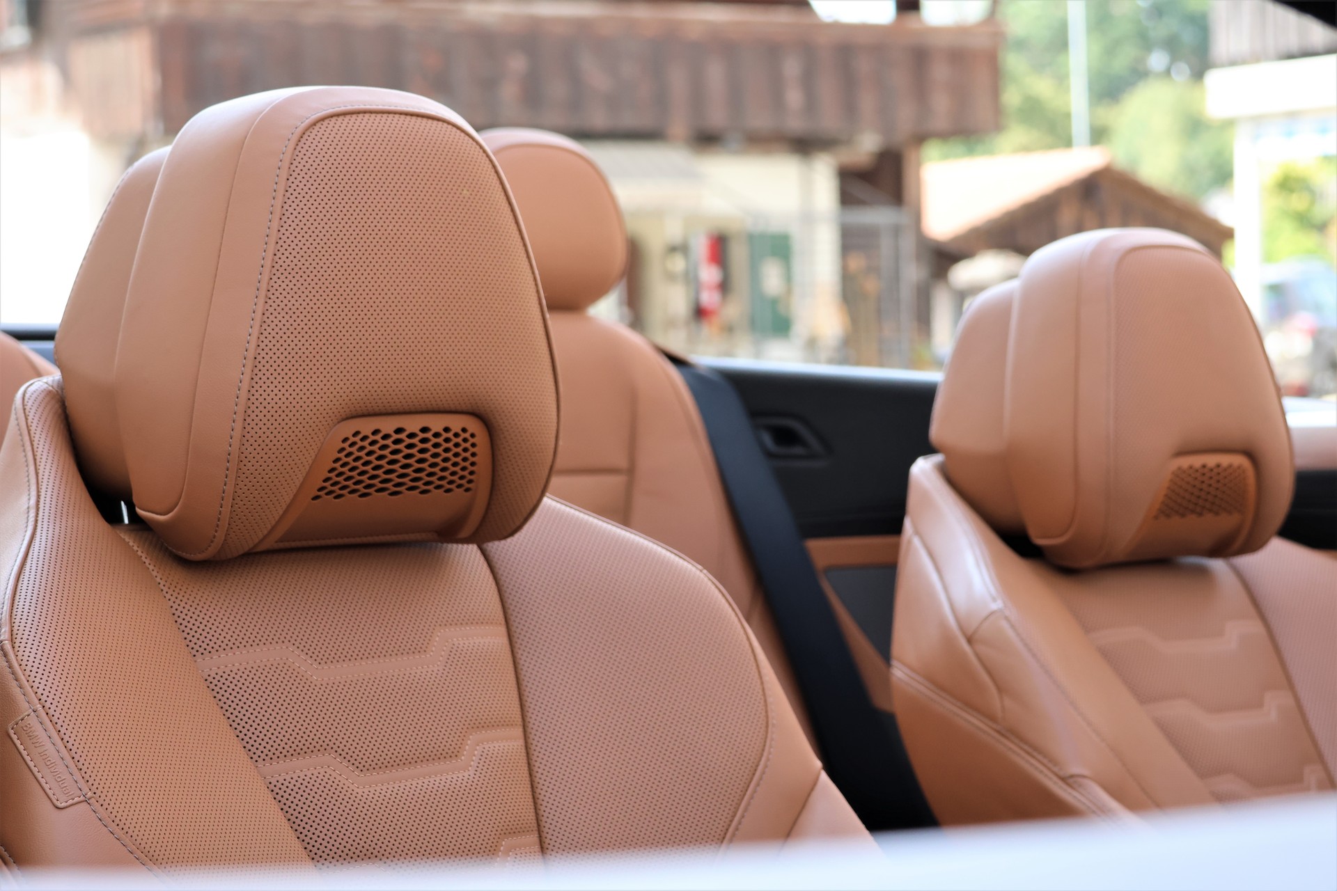 BMW M850i xDrive Steptronic (CH) *Individual Cognac*-image-23