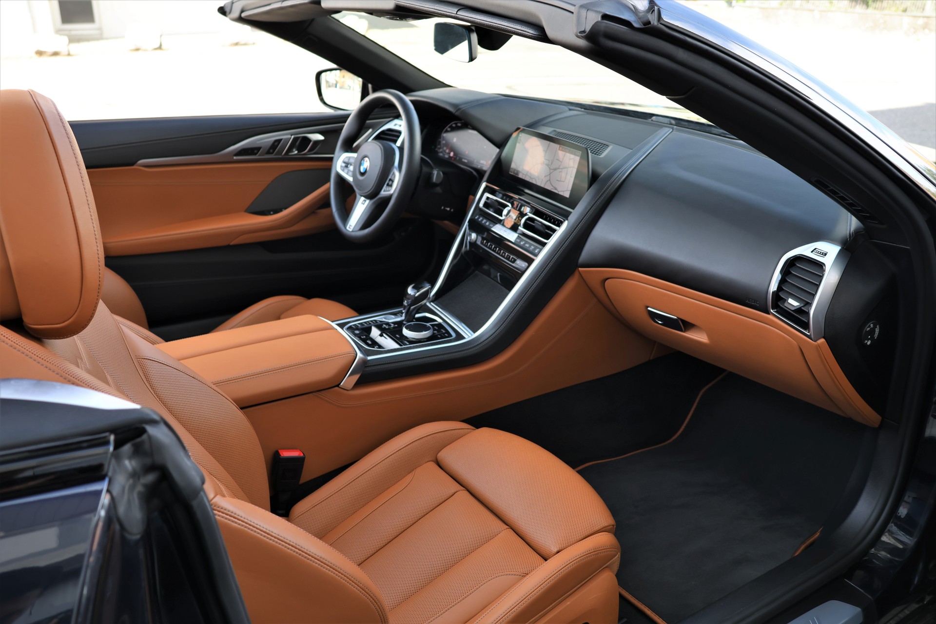 BMW M850i xDrive Steptronic (CH) *Individual Cognac*-image-21