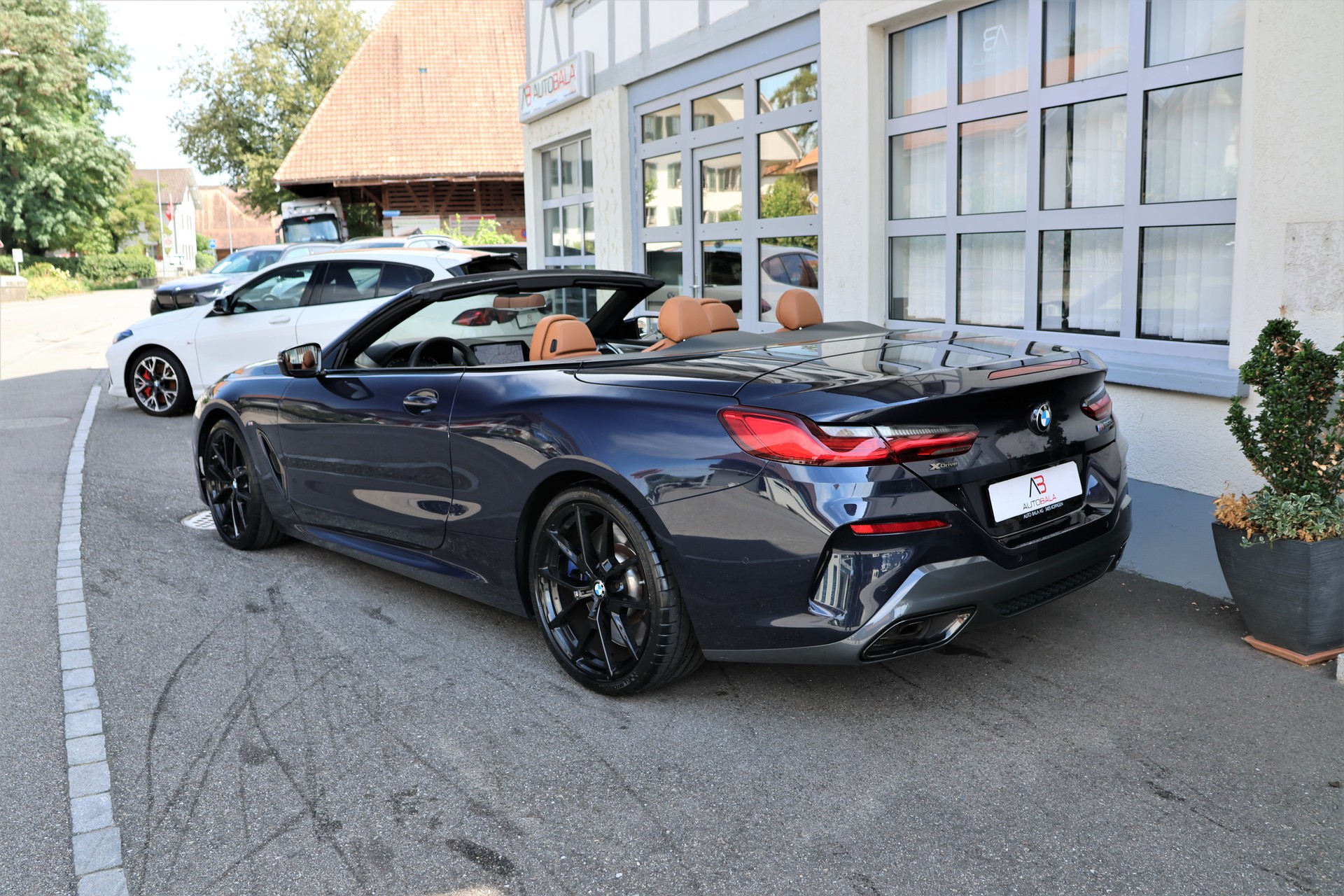 BMW M850i xDrive Steptronic (CH) *Individual Cognac*-image-12