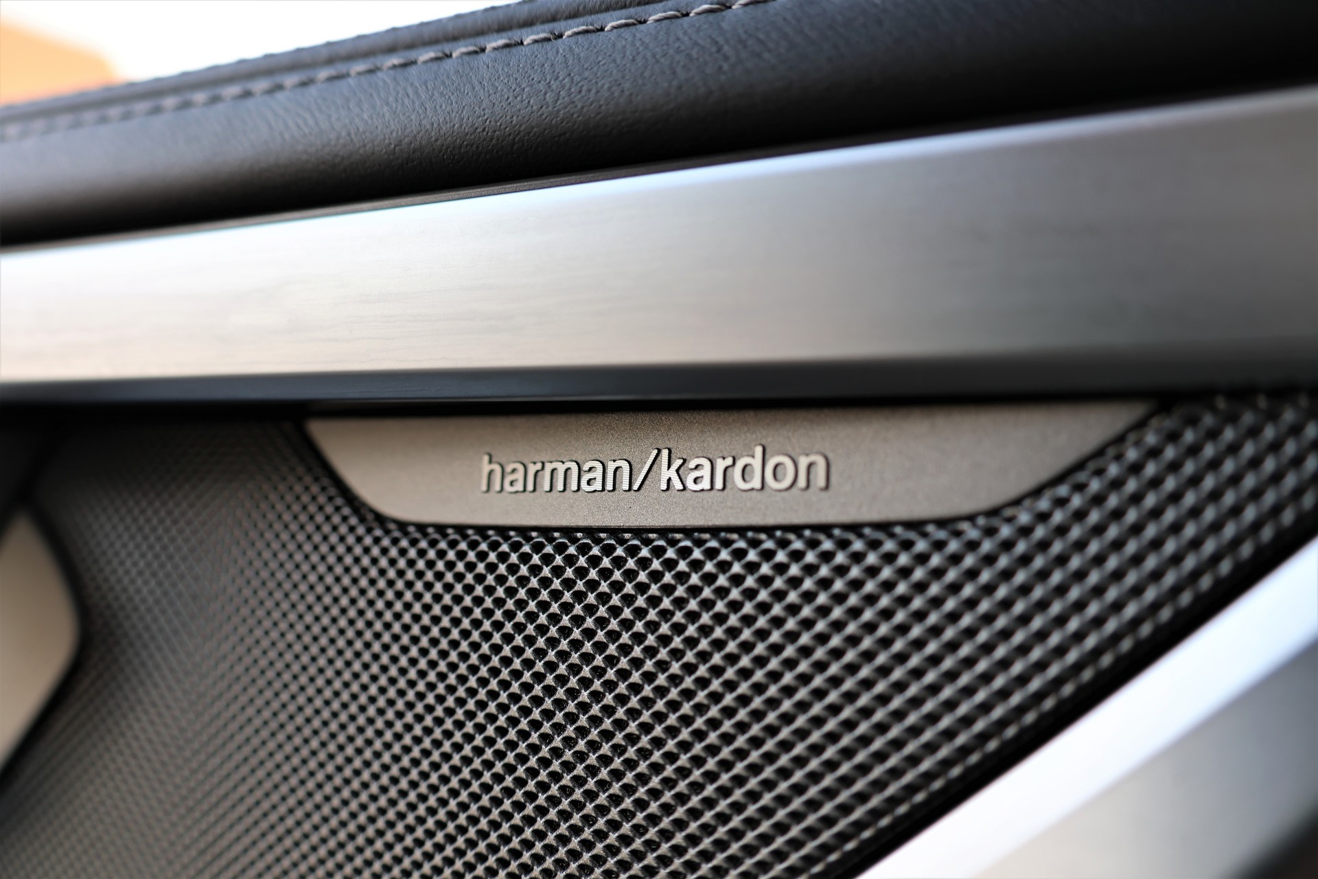 BMW M850i xDrive Steptronic (CH) *Individual Cognac*-image-17