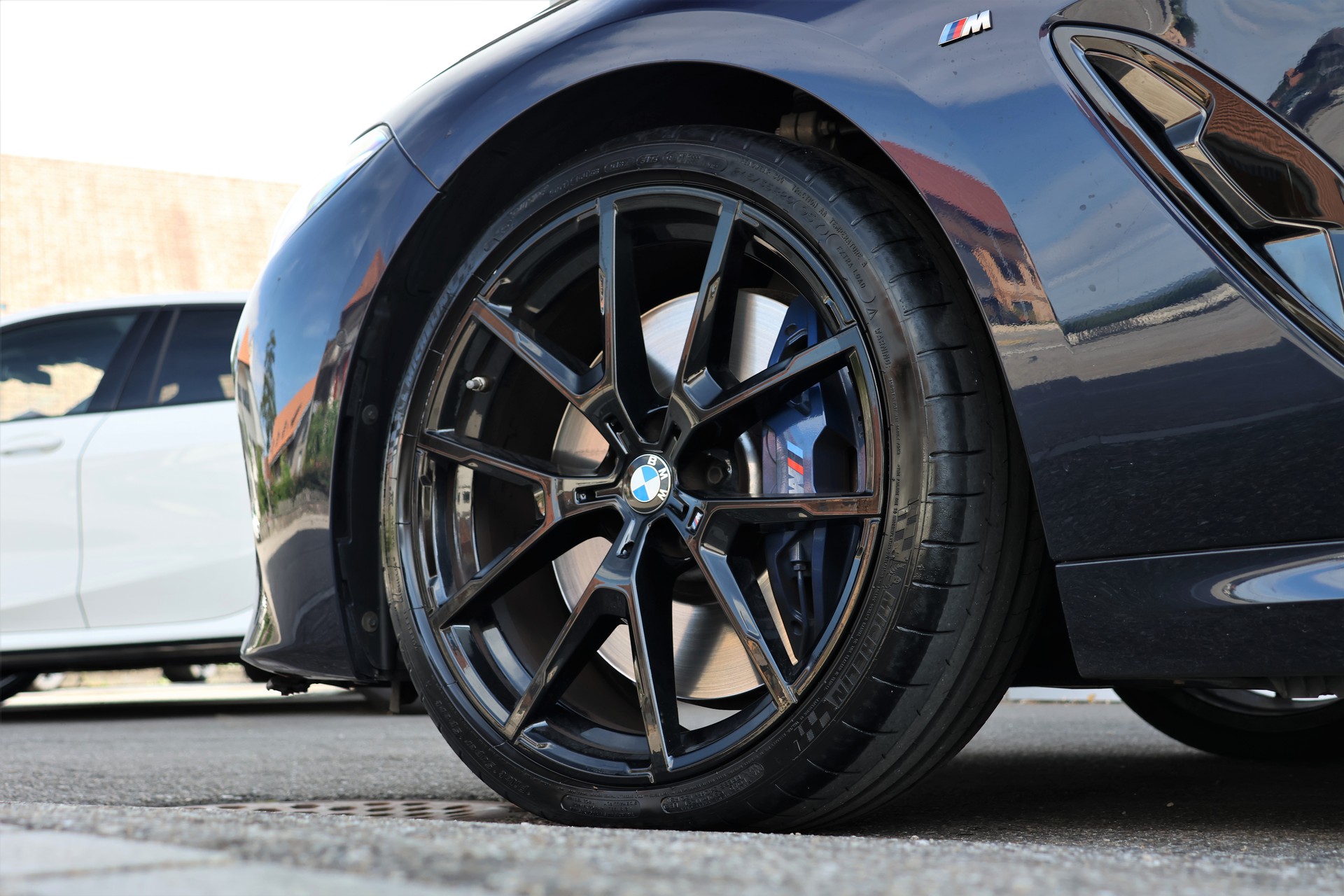 BMW M850i xDrive Steptronic (CH) *Individual Cognac*-image-13
